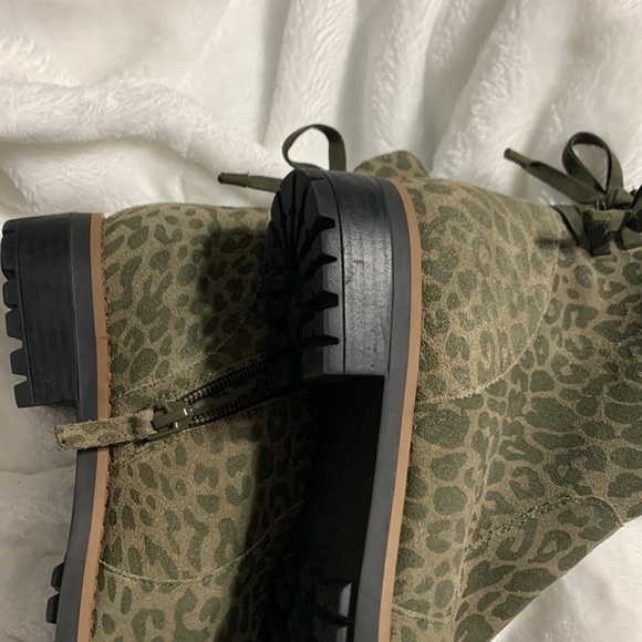 NWOT Violet & Red Jordyn Olive Leopard Print Suede Bootie - Picture 12 of 13